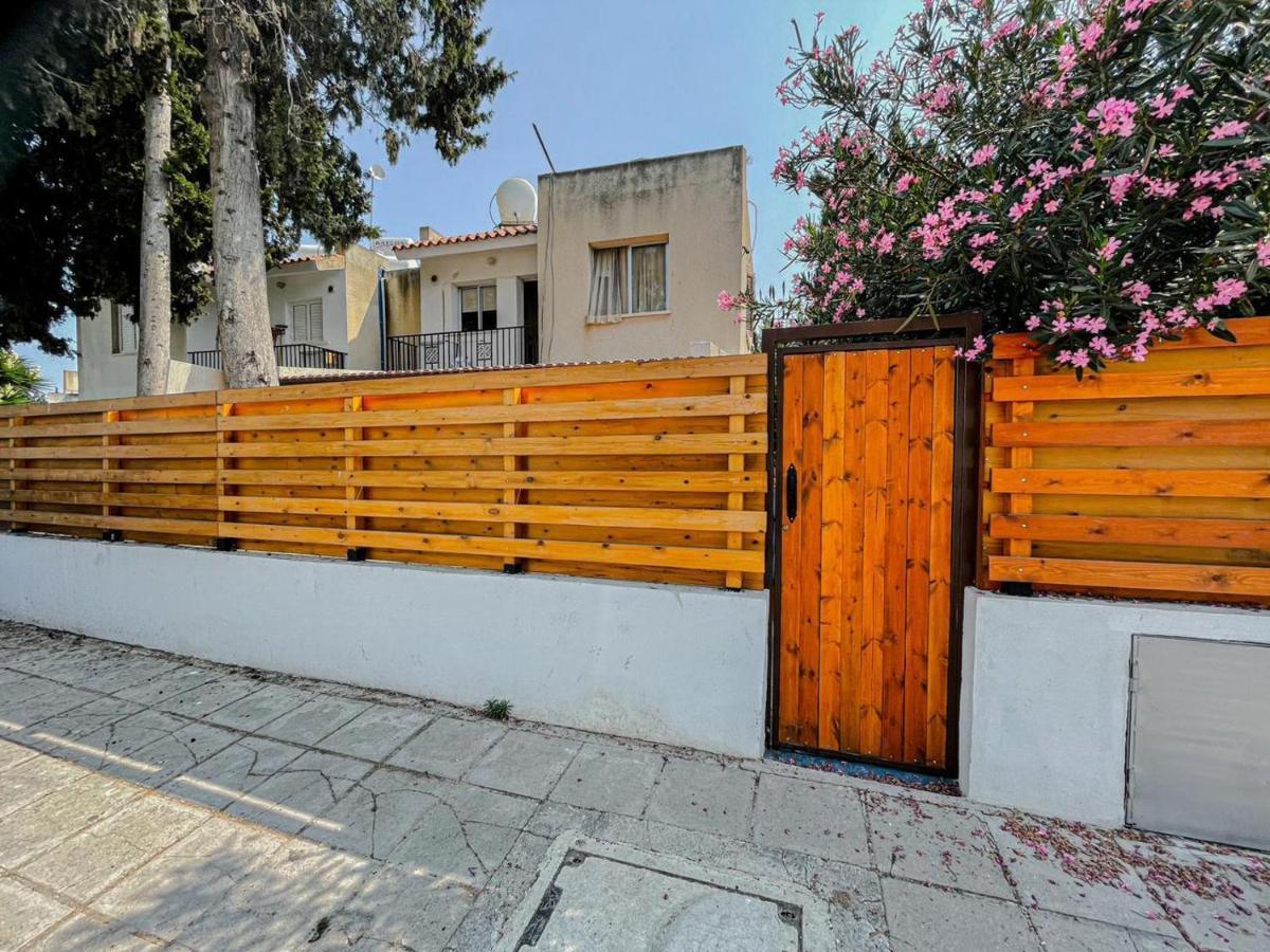 Dub House 2 Apartment Paphos Bagian luar foto